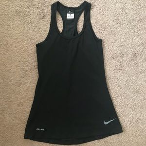 Black nike workout tank